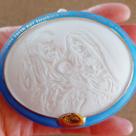 Hallmark Ornament The Blessed Family Vintage 2000 Keepsake Porcelain Lighted - Picture 2 of 9